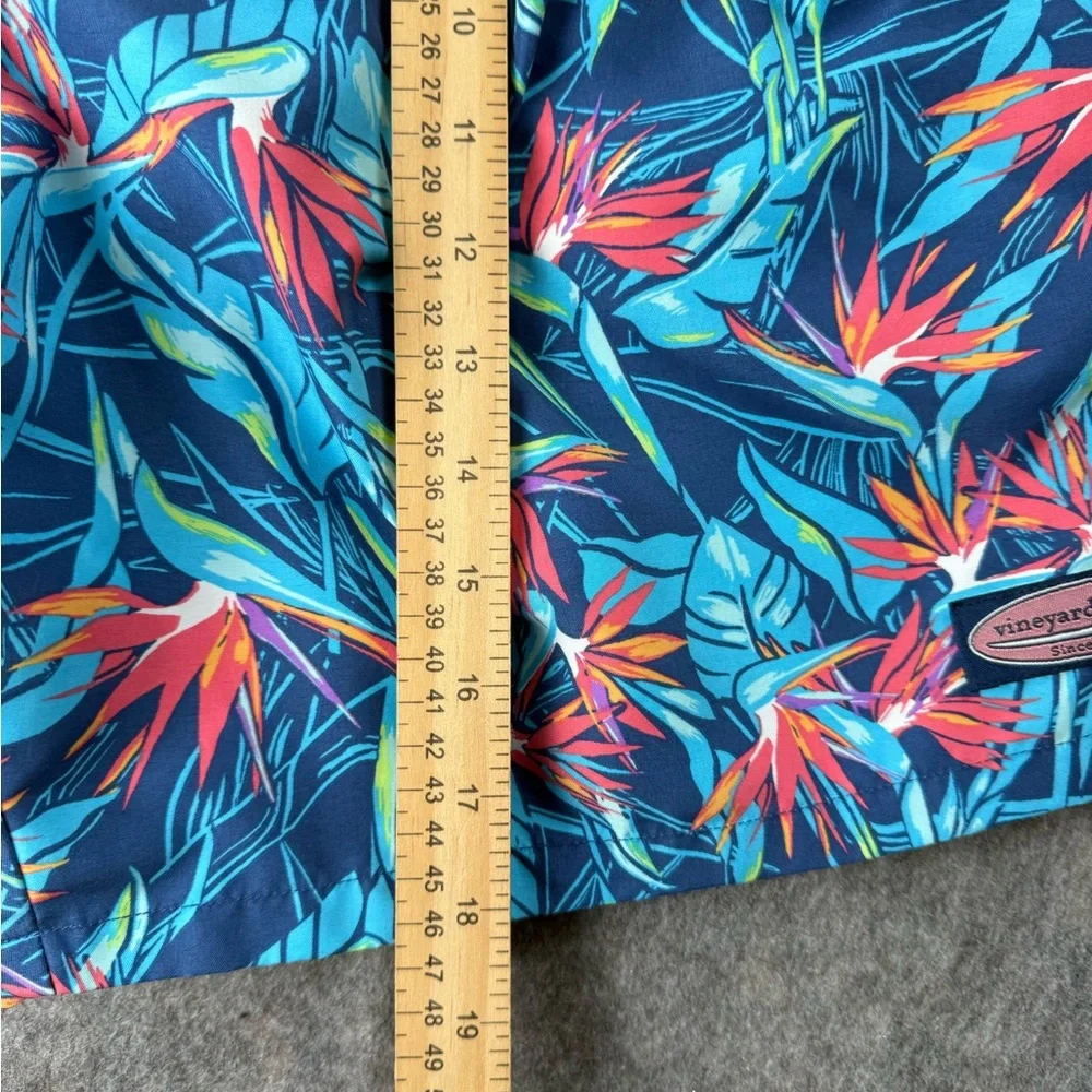 Vineyard Vines Men SIZE‎ LARGE 6” inch Inseam Blue Floral Swimming Trunks Shorts